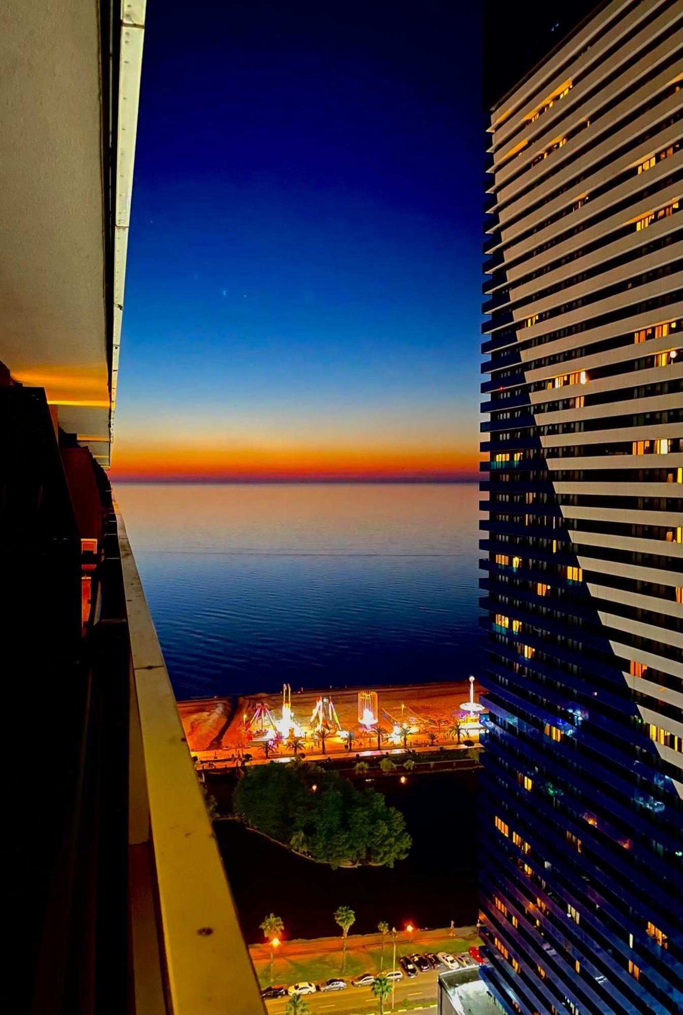 Sky Apartments Batumi Exterior photo